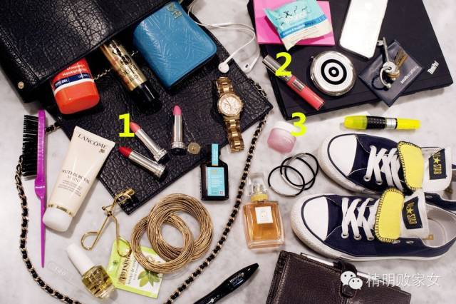 女孩子的包里到底装有什么,女人的包里都装什么