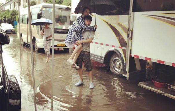 李小璐有种独特的魅力,李小璐的内心是真的强大