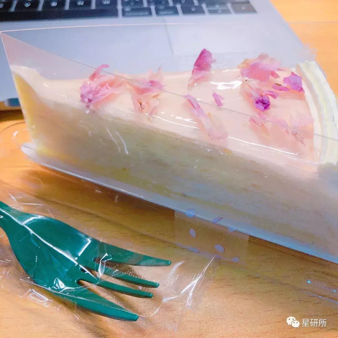 星巴克又来抢钱了，一大波柯基正在向你跑来！然而这还不是全部……