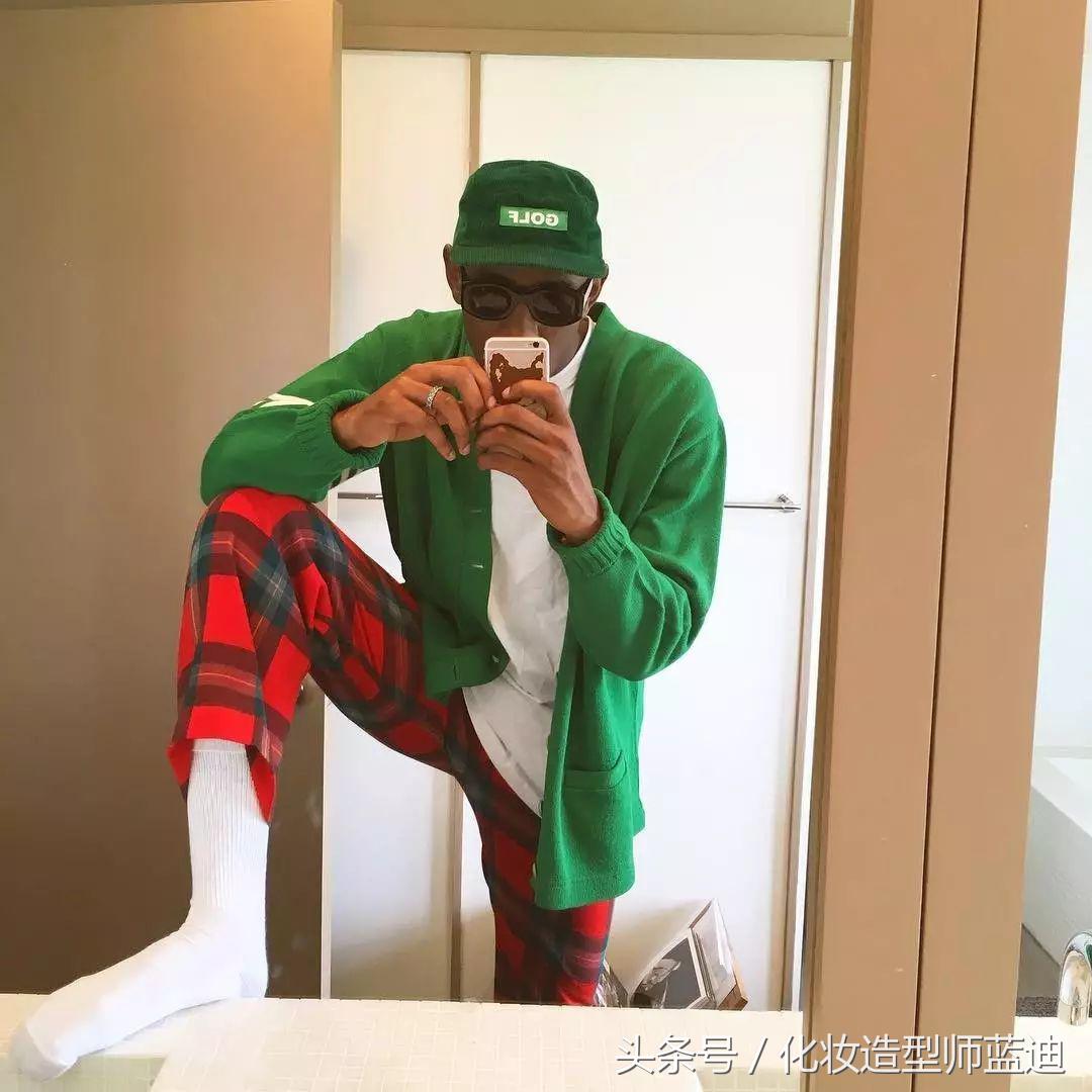 皮肤偏黑的男生怎么穿搭才好看,180皮肤黑的男生怎么搭配