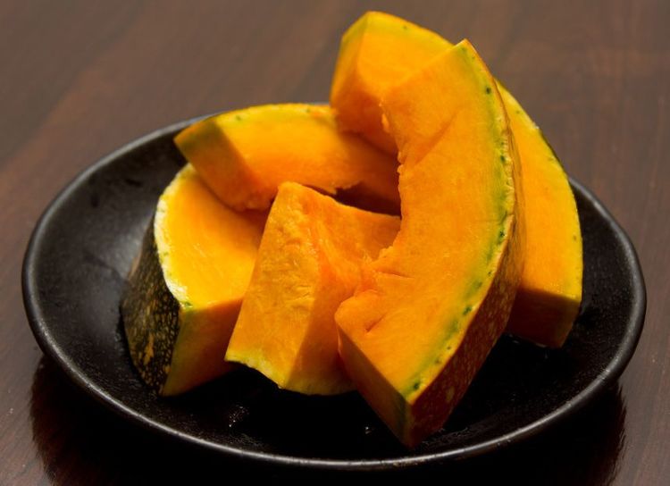 南瓜好处多冬季要常吃营养丰富,南瓜是老少皆宜的滋补佳品
