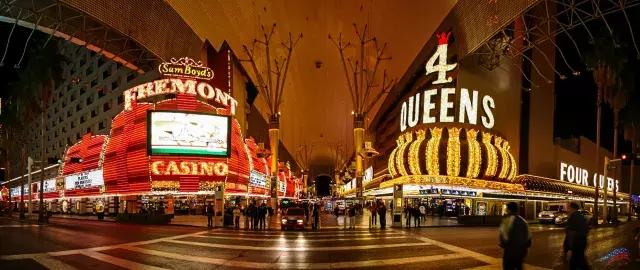 拉斯维加斯旅游吃饭 (拉斯维加斯赌城游记)