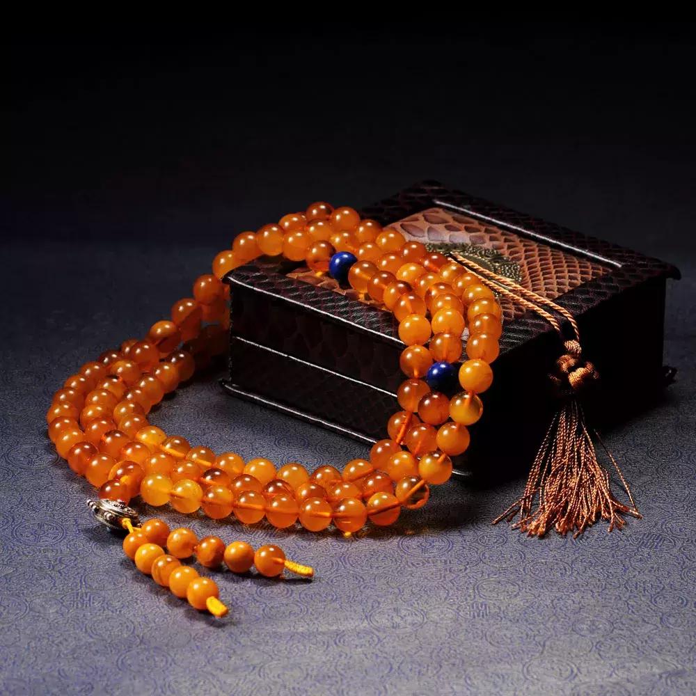 蜜蜡鸡油黄的好还是骨瓷白的好,琥珀蜜蜡鸡油黄好还是带红皮的好