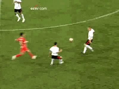 施连志飞踹高峰,德容飞踹阿隆索原视频