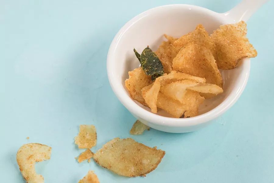 东南亚最好吃的虾片牌子,新加坡餐厅里的虾片