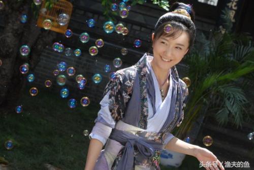 她是经典的“小泥巴”，默默演戏的灵动系演员！