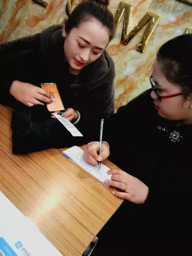 真假皮草的鉴别方法,怎样鉴别皮草的真假