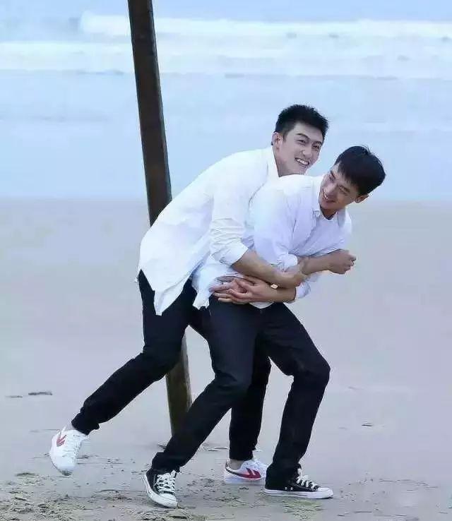 听说有一种“不精致”,叫穿特步的国产运动品牌们……