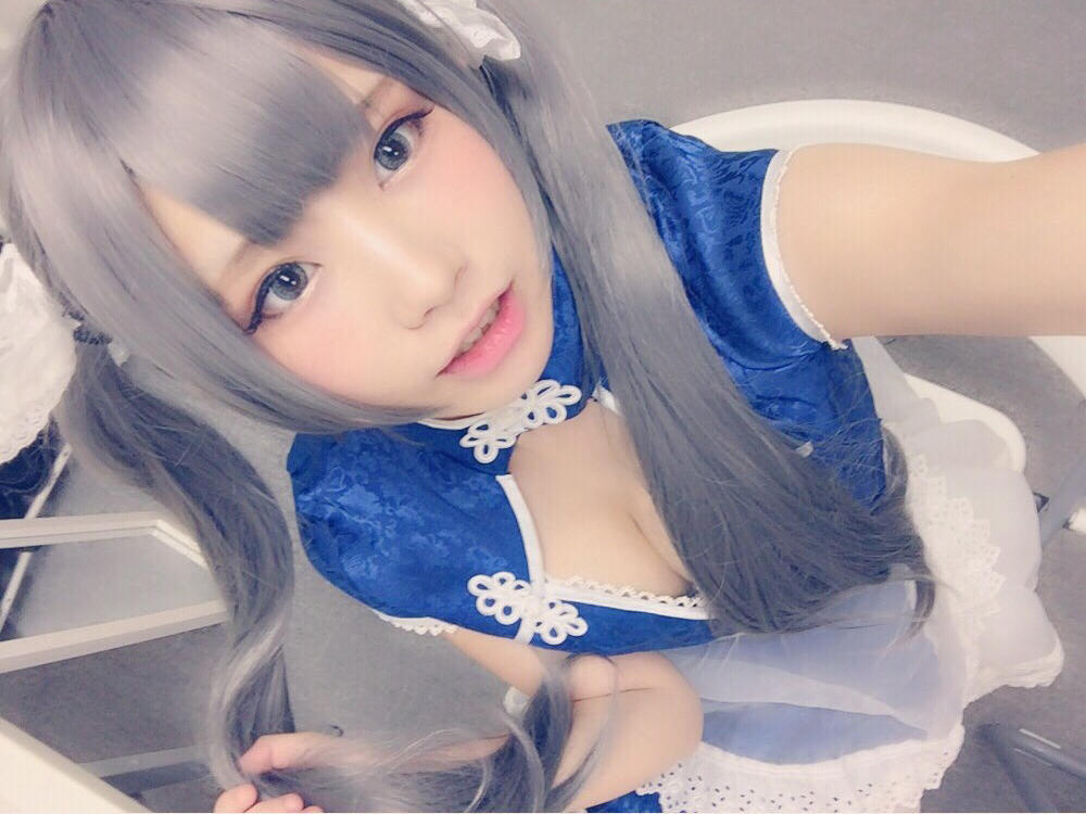 企鹅娘吐槽：日本女COSER竟然两天赚了1000万！