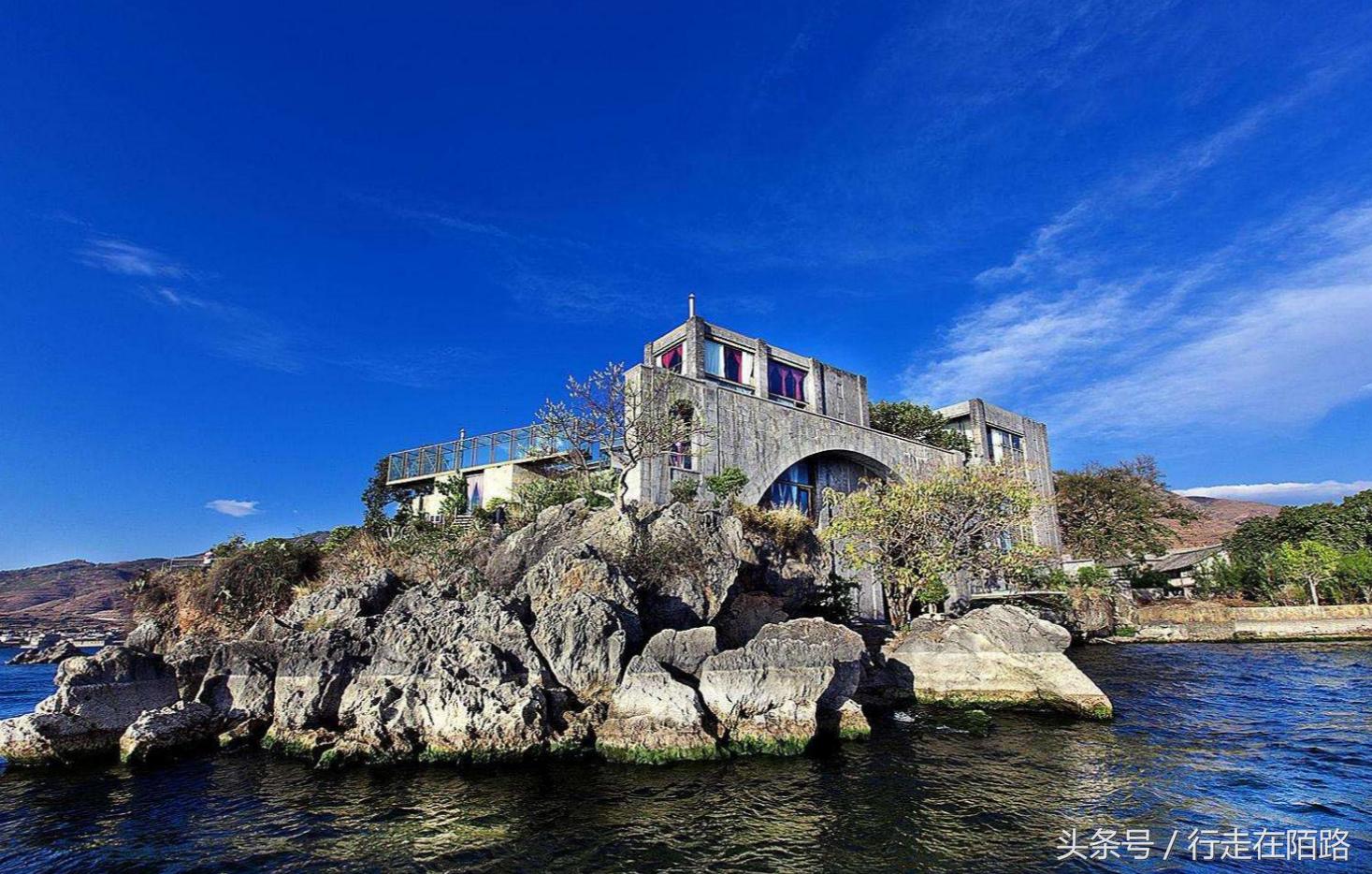 洱海杨丽萍月豪宫被拆除没,杨丽萍酒店叫什么名字