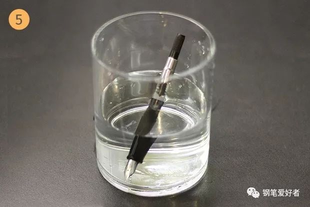 钢笔怎么在不拆卸的情况下清洗,钢笔保养小技巧之怎样清洗钢笔