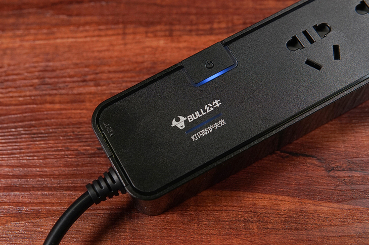 冬季电压不稳真的伤不起抗电涌插座守护电器安全