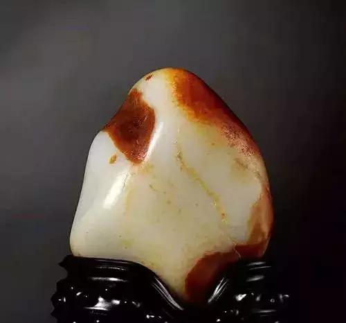 和田玉暴涨,和田玉为什么被称为疯狂的石头