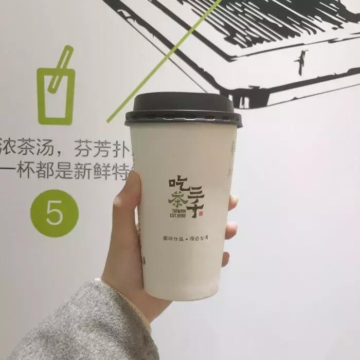 广州奶茶店被挤爆,奶茶店被挤爆