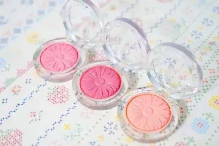 夏季三步搞定脱妆问题,夏天防脱妆清爽控油三部曲