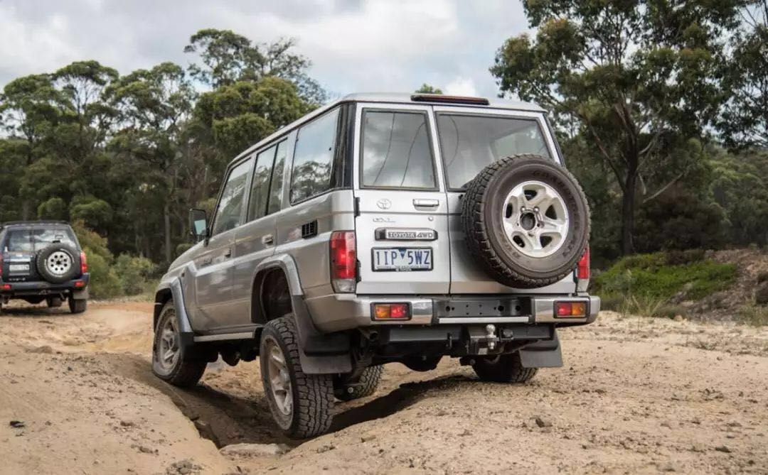 2万买的铃木能拉货，成本5块DIY绞盘大坑随便过