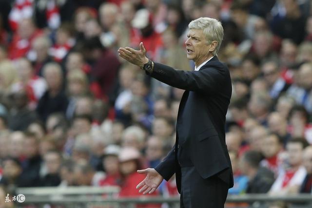 英超曼城主场遭绝杀1-2不敌十人,百晟盈报英超争四再起悬念