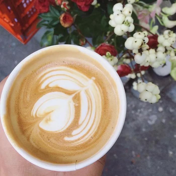 水果店咖啡、菜场咖啡、看魔都这些小窗咖啡店肉搏星爸爸！