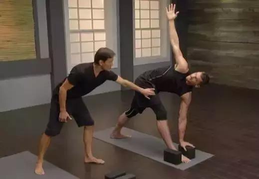 这些出色的男人们,如何谈论瑜伽?