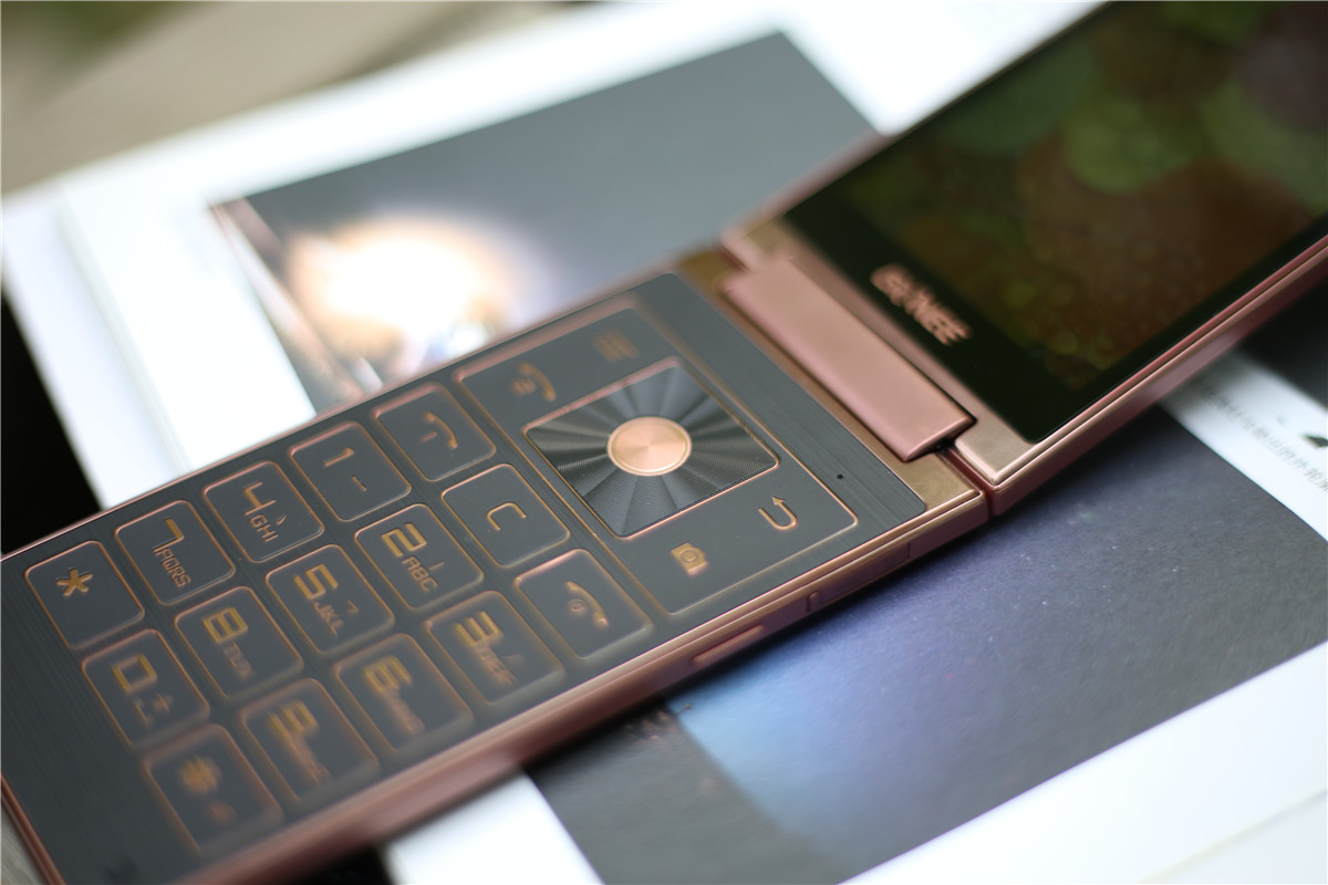 金立w2017翻盖手机价格,金立翻盖手机与三星哪个好