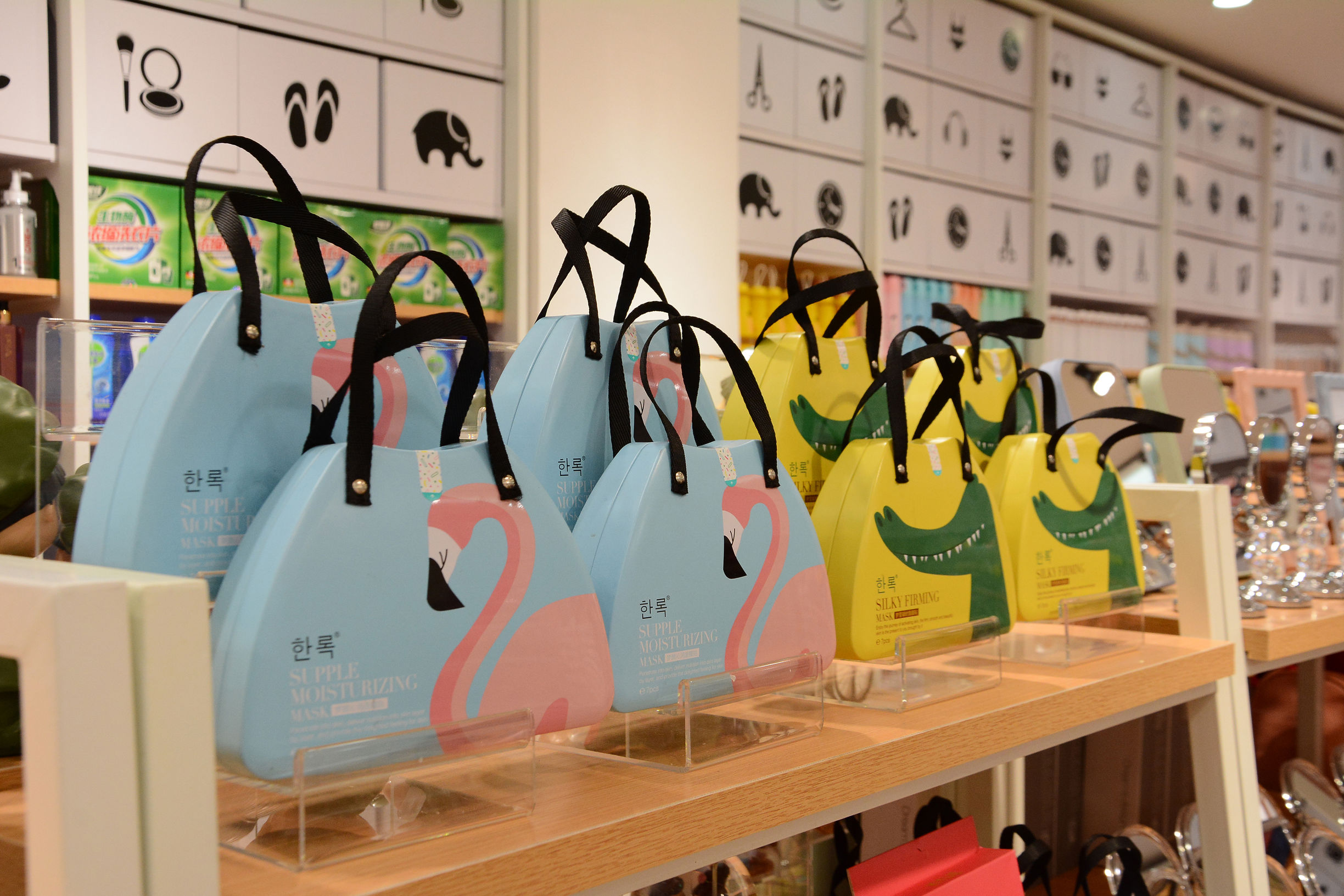 开十元店一万本钱够吗,开一家精品百货店赚钱吗