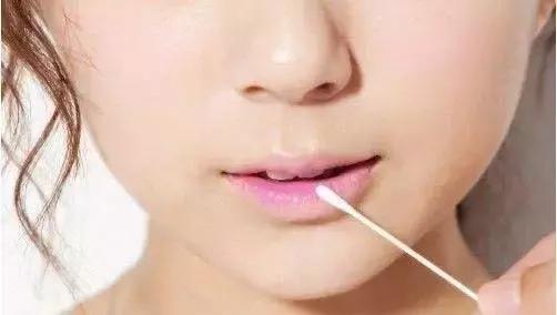 佩佩小课堂丨吃饭喝水把口红吃掉，会中毒吗？