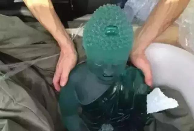 价值两亿的翡翠佛像,翡翠佛像传世真品