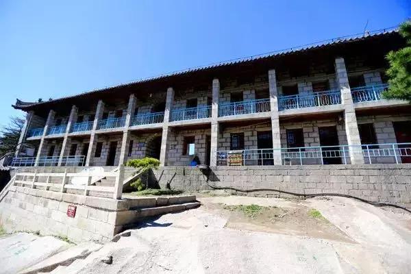 华山住宿山上过夜攻略,华山徒步上山住宿攻略