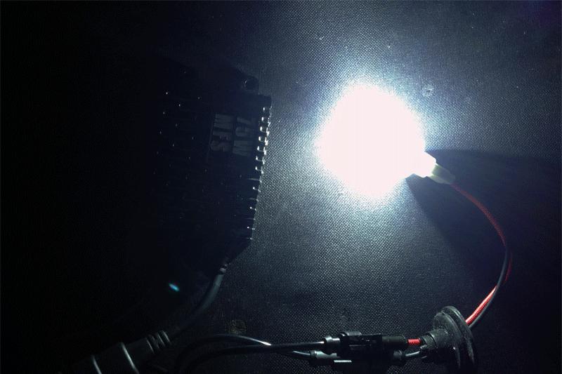 前大灯太暗如何解决,升级原厂高配大灯可以年检吗