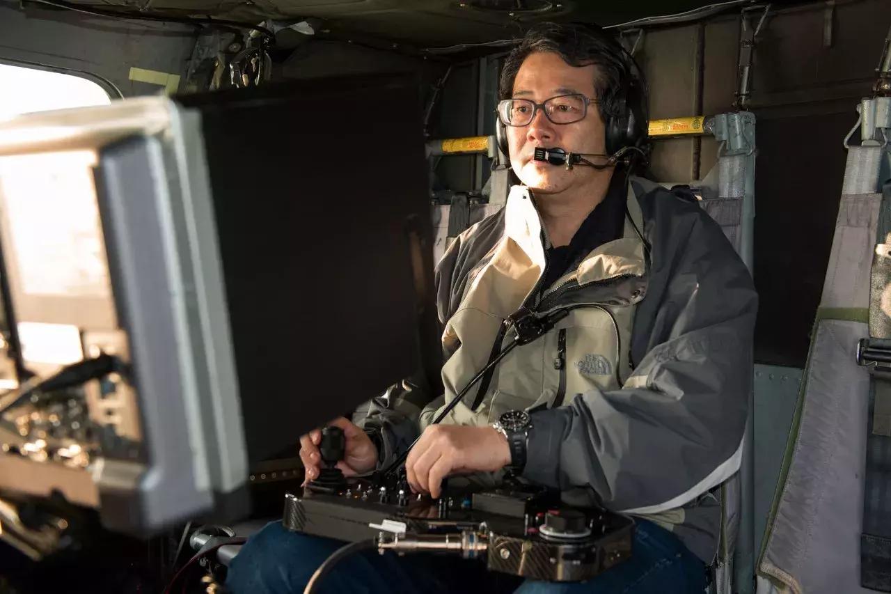 一个恐高的人,高空作业20多年,舍命拍出了最美纪录片