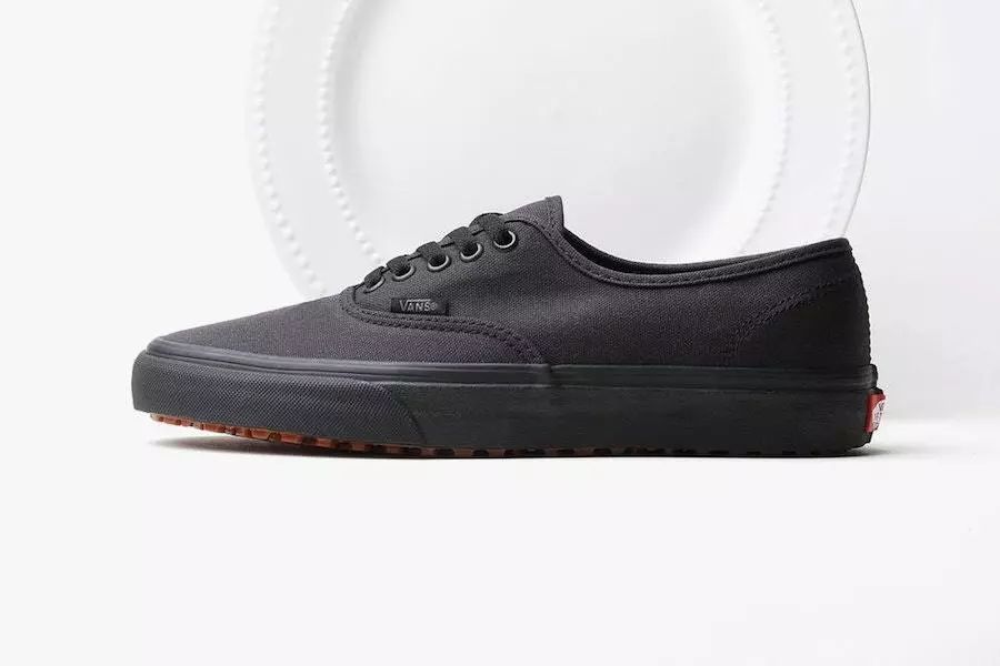 最近很火的红白色球鞋,个性张扬的球鞋