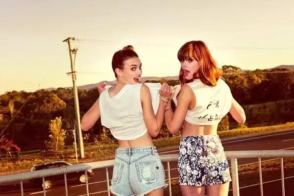 连年末派对都不知道怎么穿，你还指望脱单？