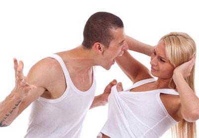 25岁小伙蛋蛋破碎，到医院时痛昏过去，医生说都是他女友害的！