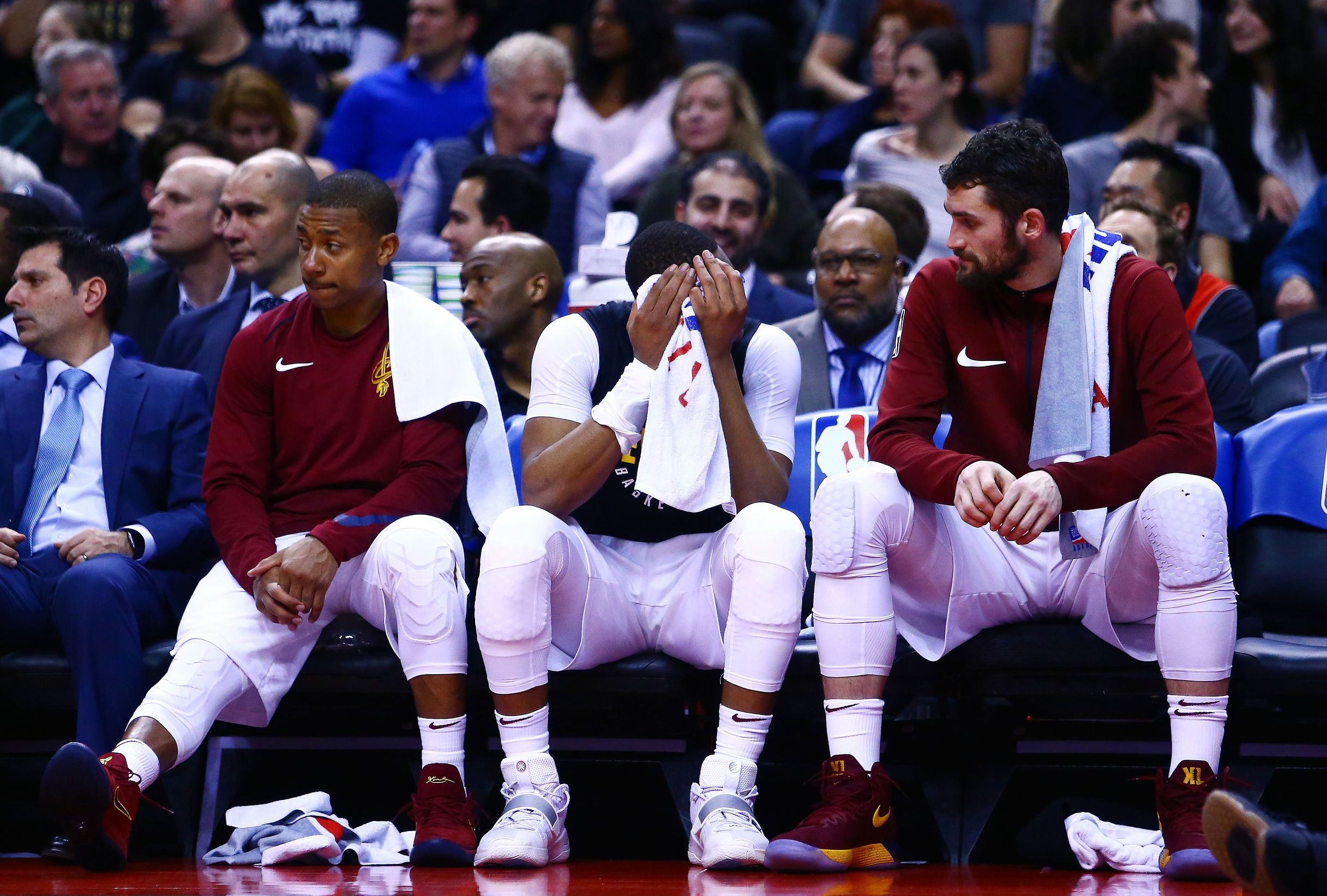 詹皇时隔796天重返骑士表现如何,美媒预测本赛季詹姆斯无缘全明星