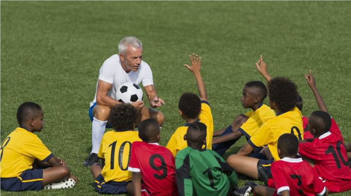 青少年足球技巧,青少年足球教练看的书