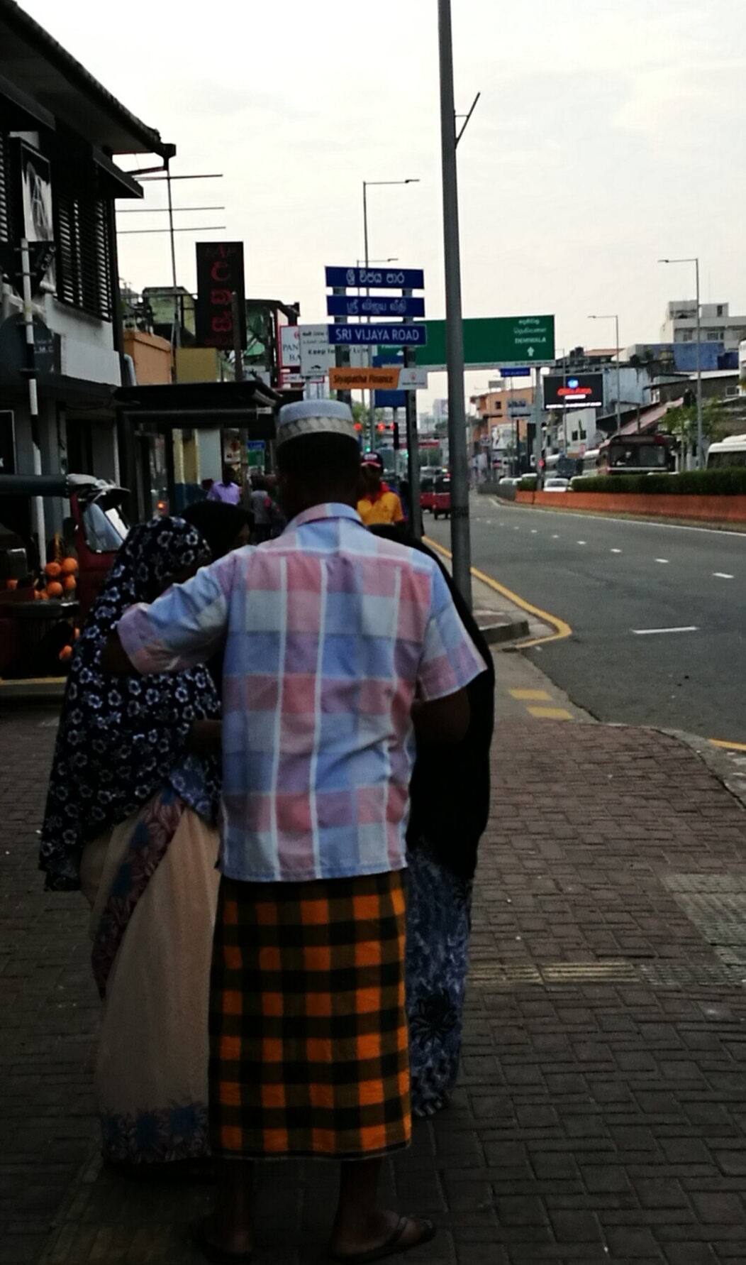 斯里兰卡服饰文化,卡塔尔民族服饰