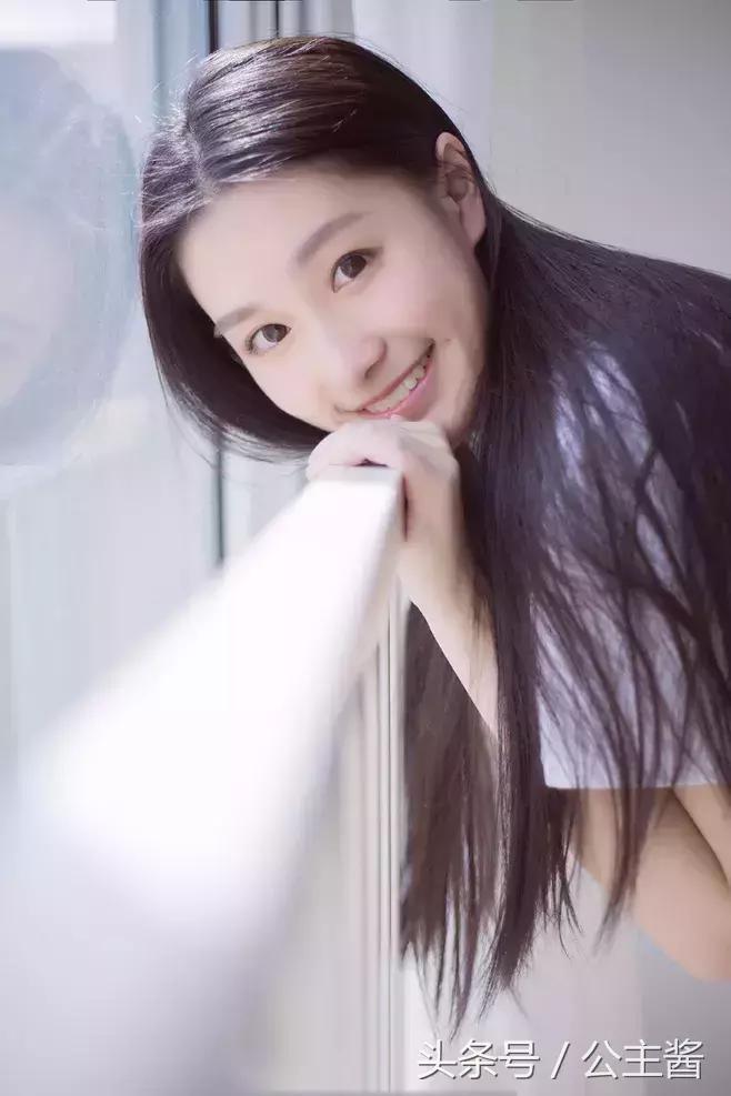 把缱绻幽思悄隐于笔端,心儿,化作一叶小舟!