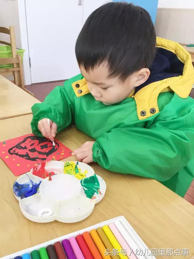 幼儿园新年手工作品简单灯笼卡纸,新年福字灯笼手工幼儿园