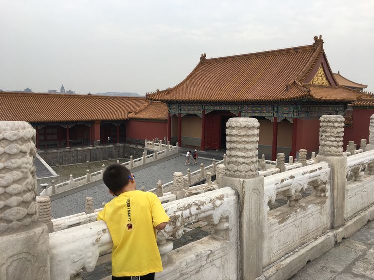 和小屁孩们一起出去玩的视频,和小屁孩玩的一天