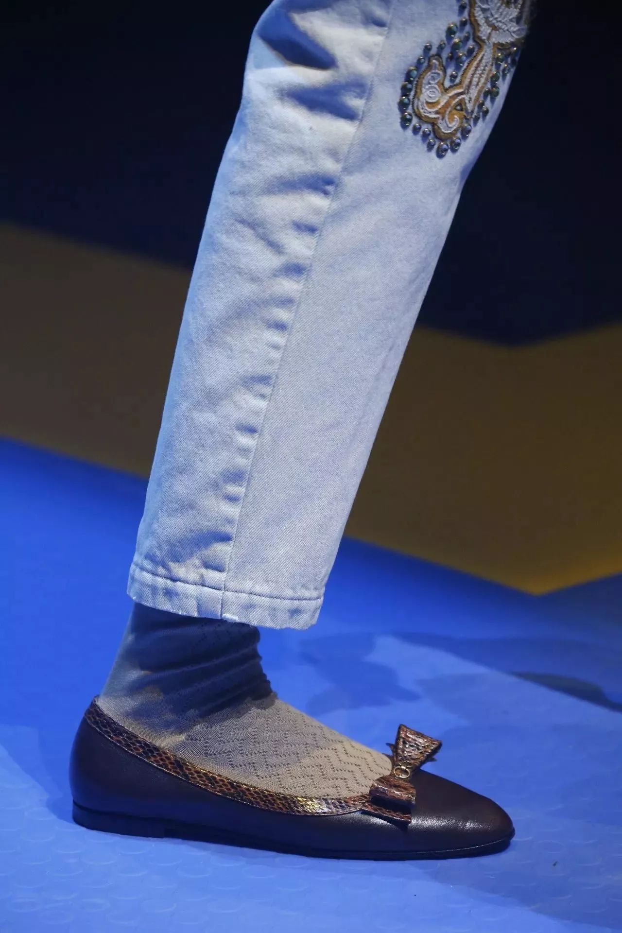 gucci年度成衣广告 (gucci早春2019广告的风格)