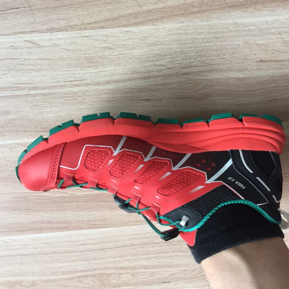 鸿星尔克防水透气跑鞋,安踏防水透气跑鞋