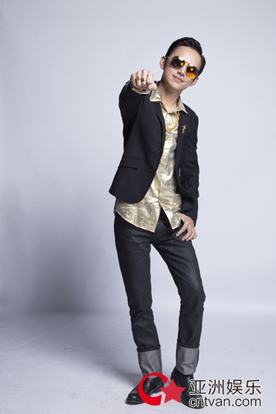 明星大侦探何炅帮撒贝宁隐藏证据,明星大侦探演唱会何炅撒贝宁