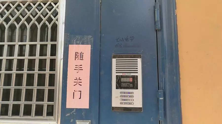 环渤海名家居订的步阳防盗门竟与订购厚度不一致；苏堤公寓：“长城宽带”小广告到底谁贴的？