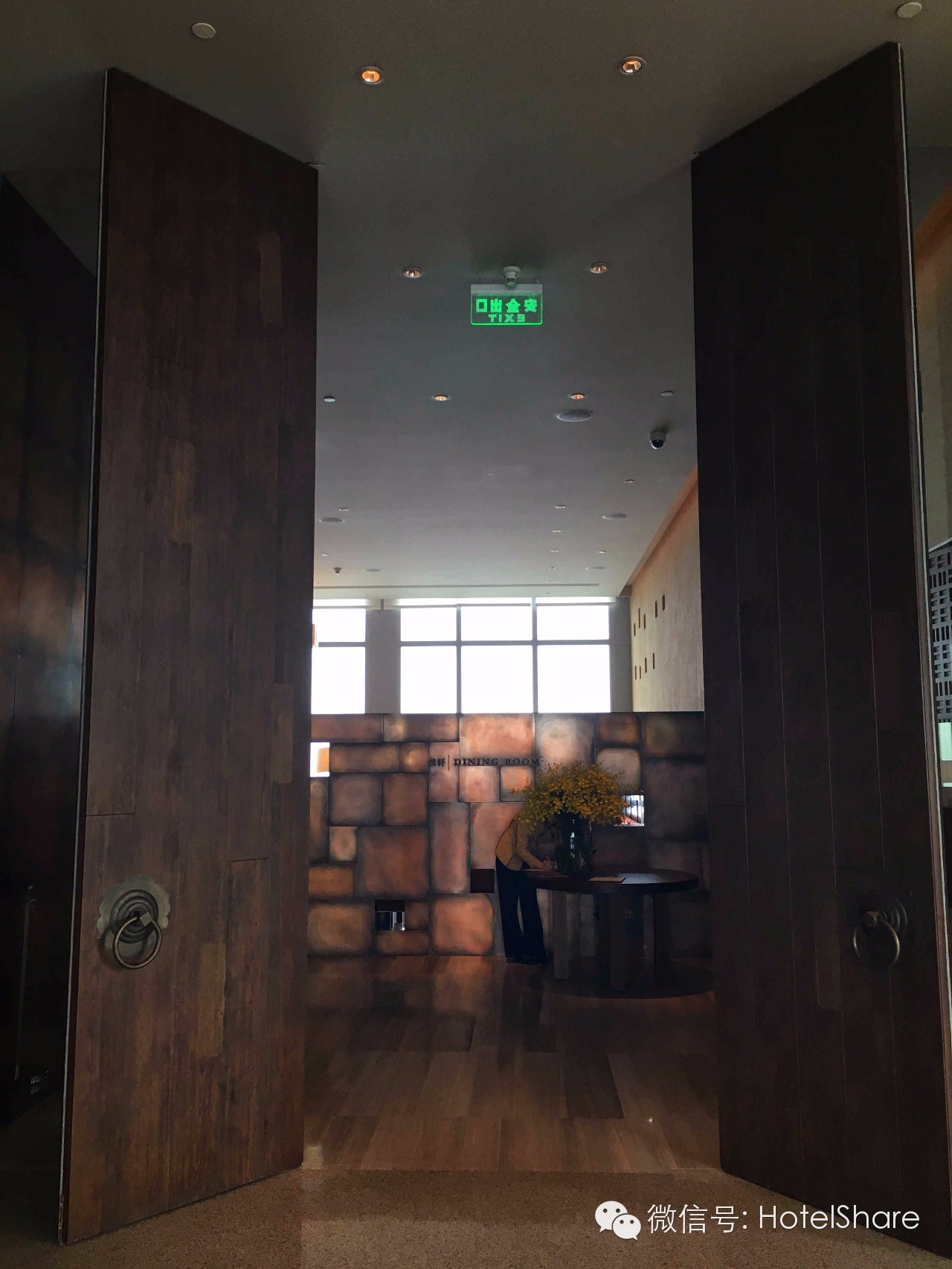 63楼泳池望月、70楼酒吧摘星，广州柏悦|探店首发