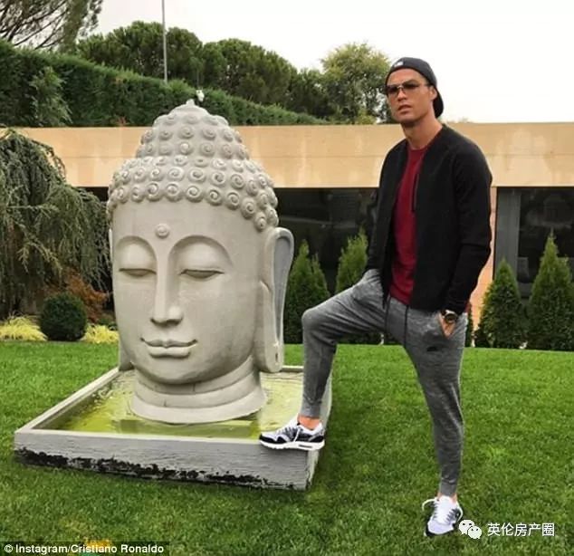 c罗在中国足球场和韩国足球场,c罗豪宅曝光