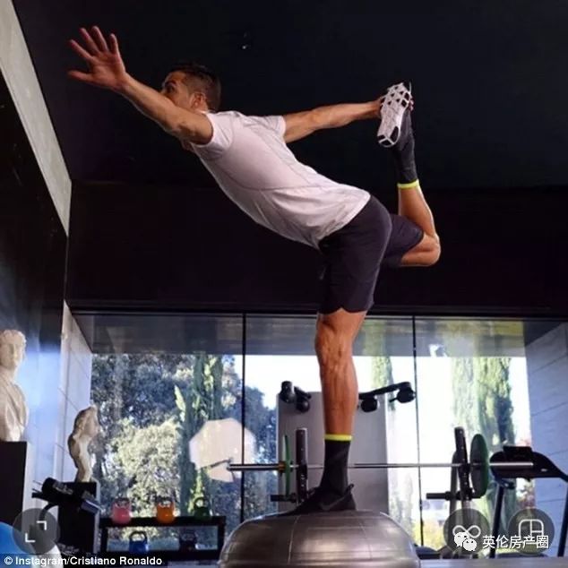 c罗在中国足球场和韩国足球场,c罗豪宅曝光