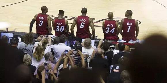 勒布朗詹姆斯成名前的故事 (勒布朗詹姆斯感人故事)