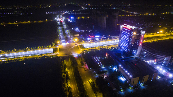 湖城向东看美丽不夜城