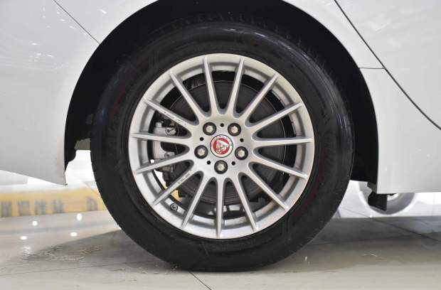 16款捷豹xfl2.0t奢华版,捷豹xf2016款2.0t风华版