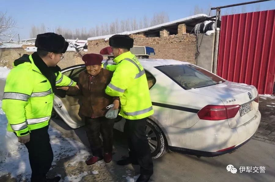 耄耋老人寒夜迷路交警温暖送回家,七旬老人出门迷路民警暖心护送